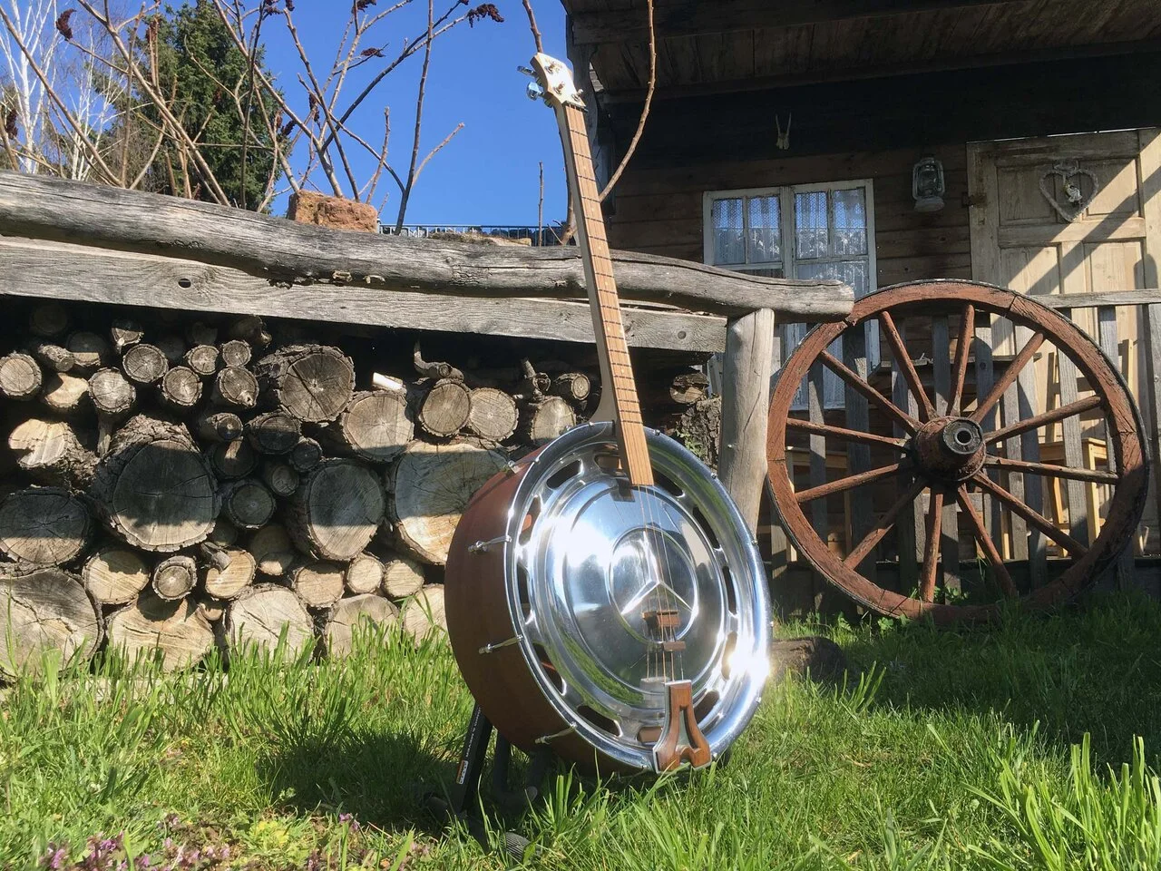 cigar_box_guitar_hubcap_09.jpg