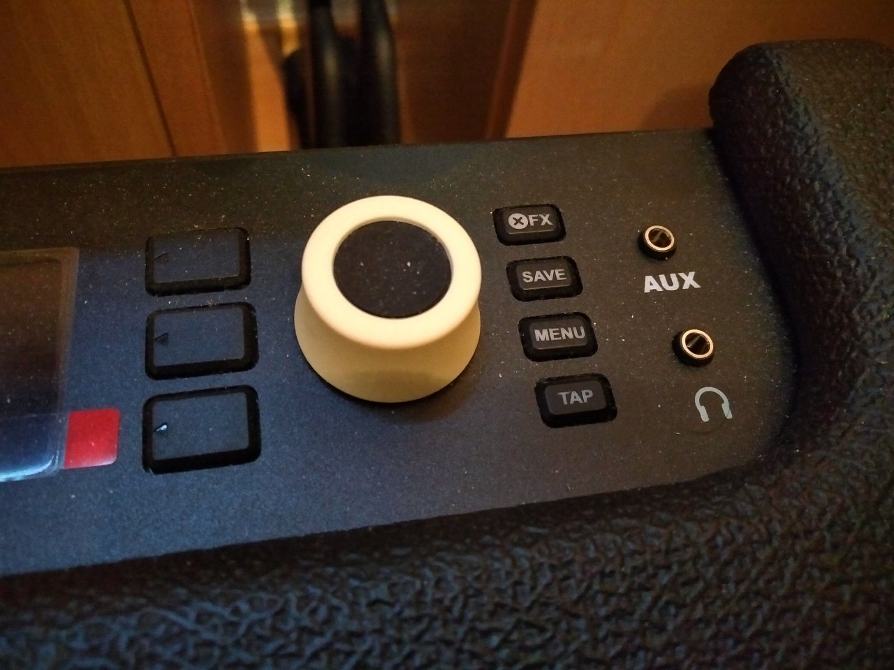 Controls_close.jpg