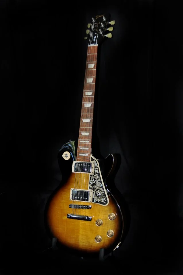 Pickguard mit Ranken und MOP-Einlagen auf Gibson Les Paul Studio