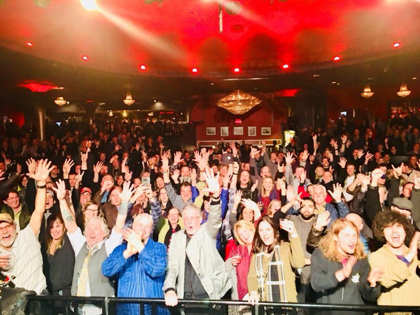 Crowd_sm.jpg