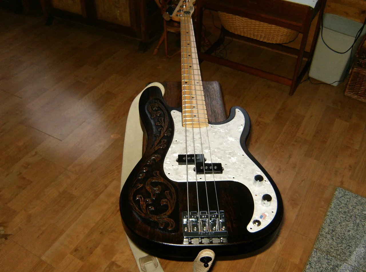 Custom Shop51Precision Bass 001.webp