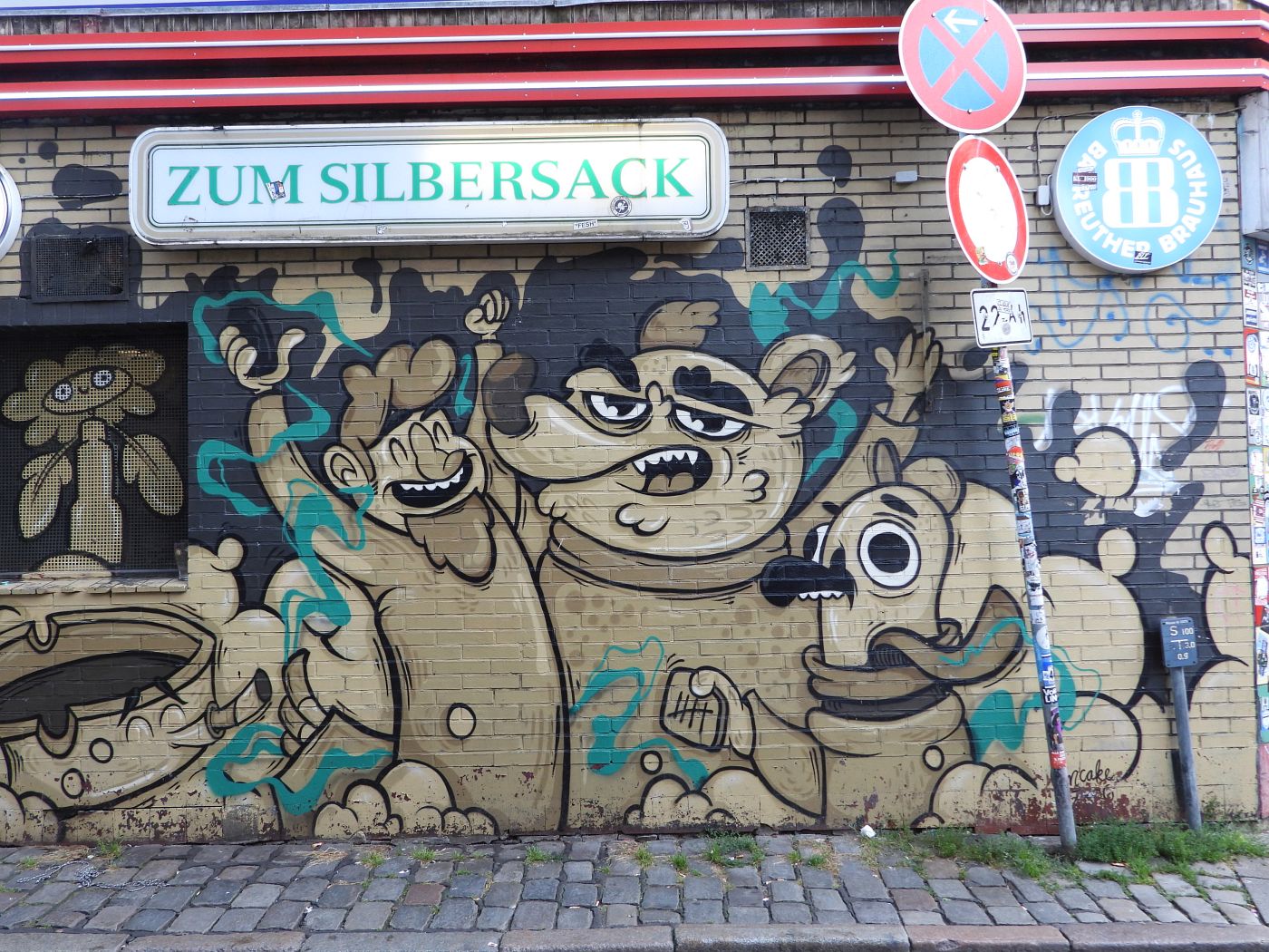 d figures on wall - querstr. 20.7 1.jpg