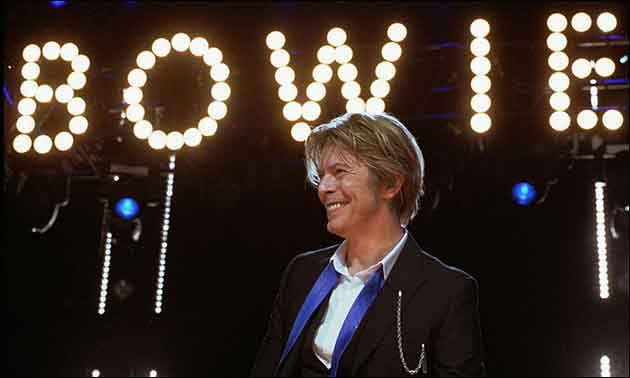David-Bowie_Chicago_2002-08-08_photoby_Adam-Bielawski.jpg