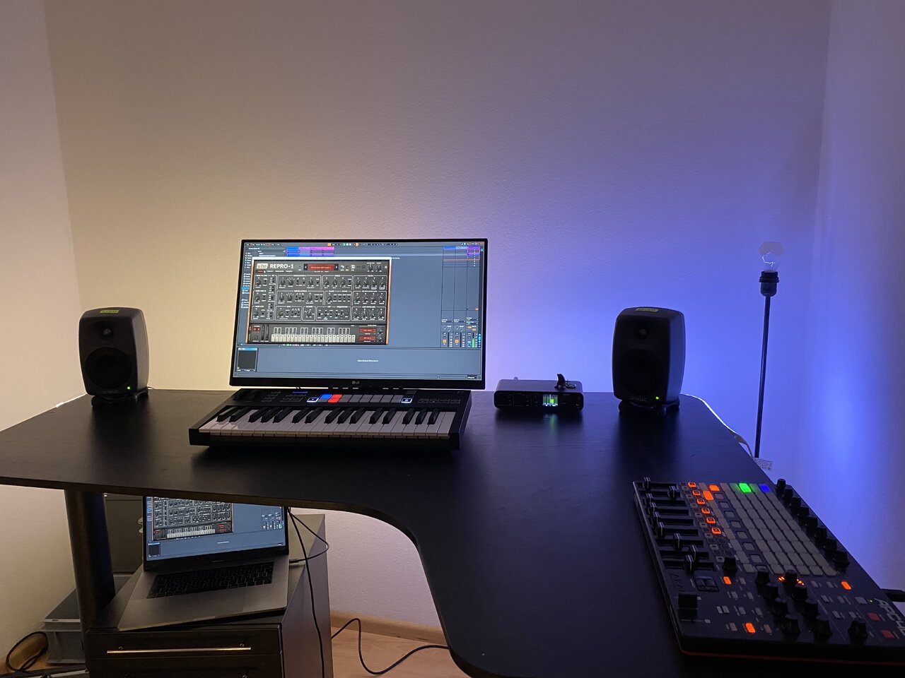 desk 2022.jpg