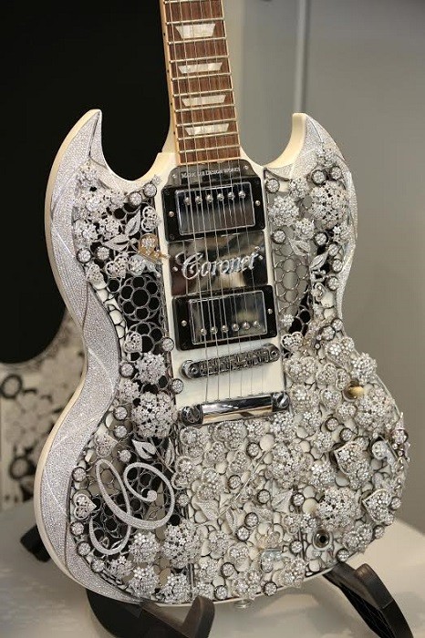 diamond-guitar-art-5670677.jpg