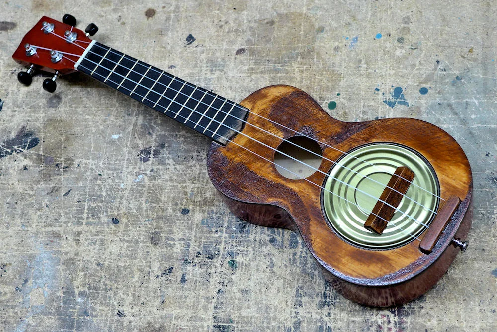Dosendeckelresonatorbluesukulele.webp