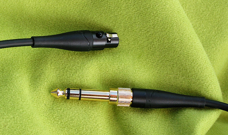 DT 900 ProX Stecker.JPG