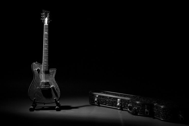 duesenberg-johnny-depp-signature-gitarrenstaenderjpg-768x512.jpg