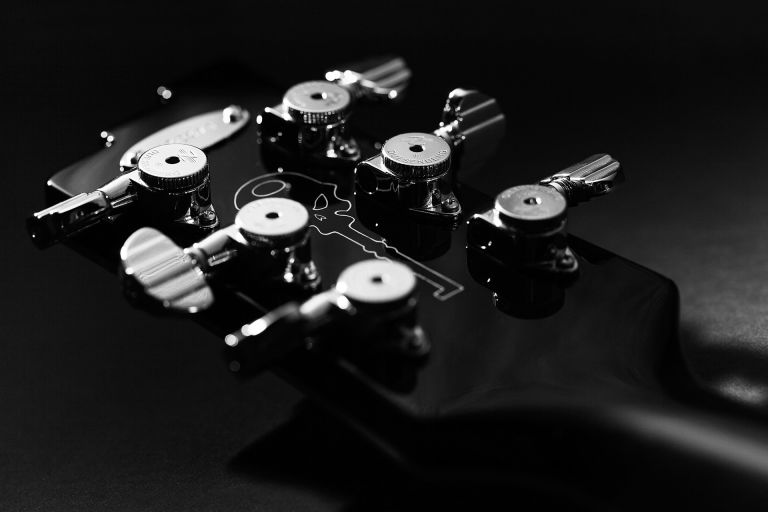 duesenberg-johnny-depp-signature-kopfplatte-768x512.jpg