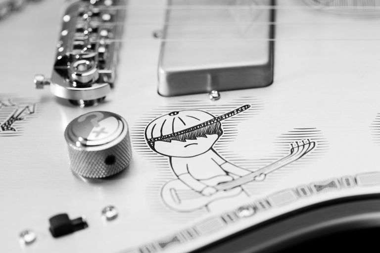 duesenberg-johnny-depp-signature-rocknroll-768x512.jpg