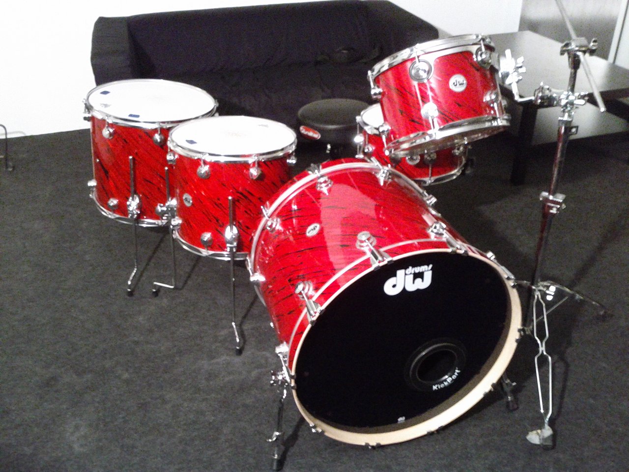 dw-drums-collector-s-series-finish-ply-red-twisted-lava-672048.jpg