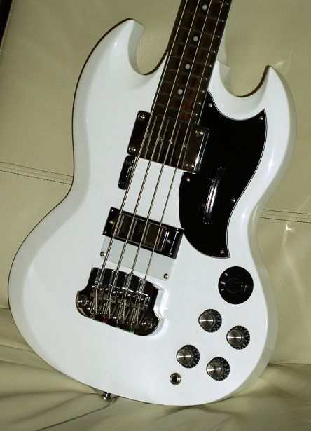 EB-3_Hipshot_white_cover.jpg