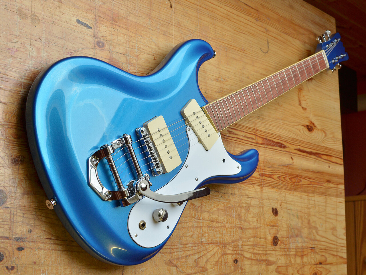 Eigenbau_Mosrite the Ventures Copy (3).jpg