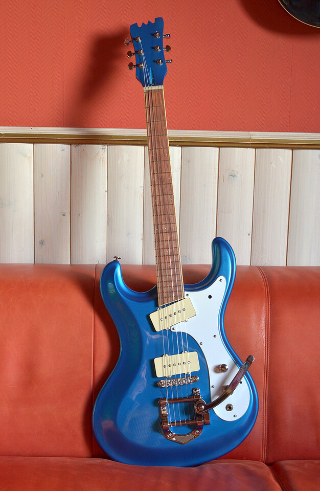 Eigenbau_Mosrite The Ventures Kopie_JH (1).jpg
