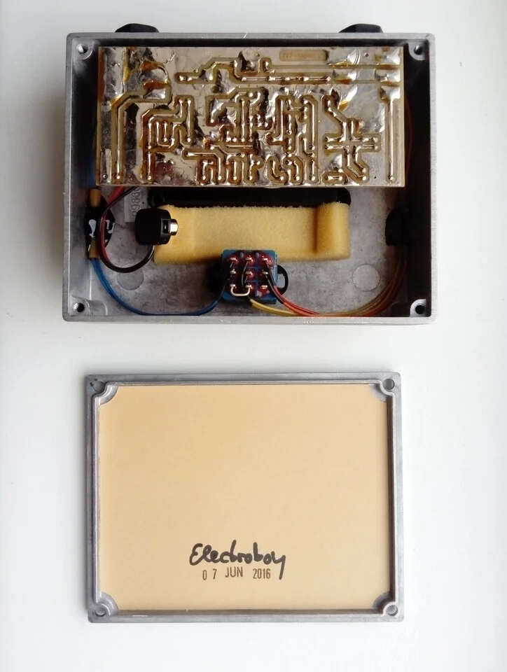 electroboy 777 tremolo inside_Kopie.webp