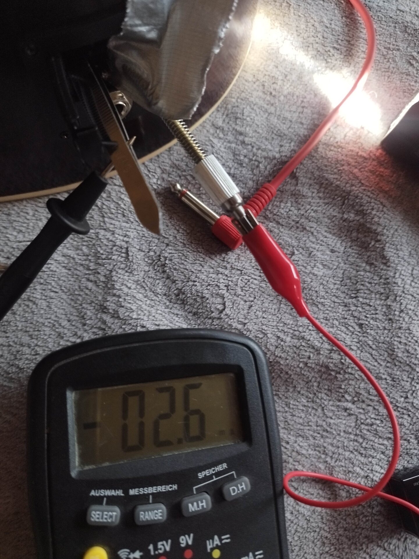 Epi ohne Klinke,  Tuner on.jpg