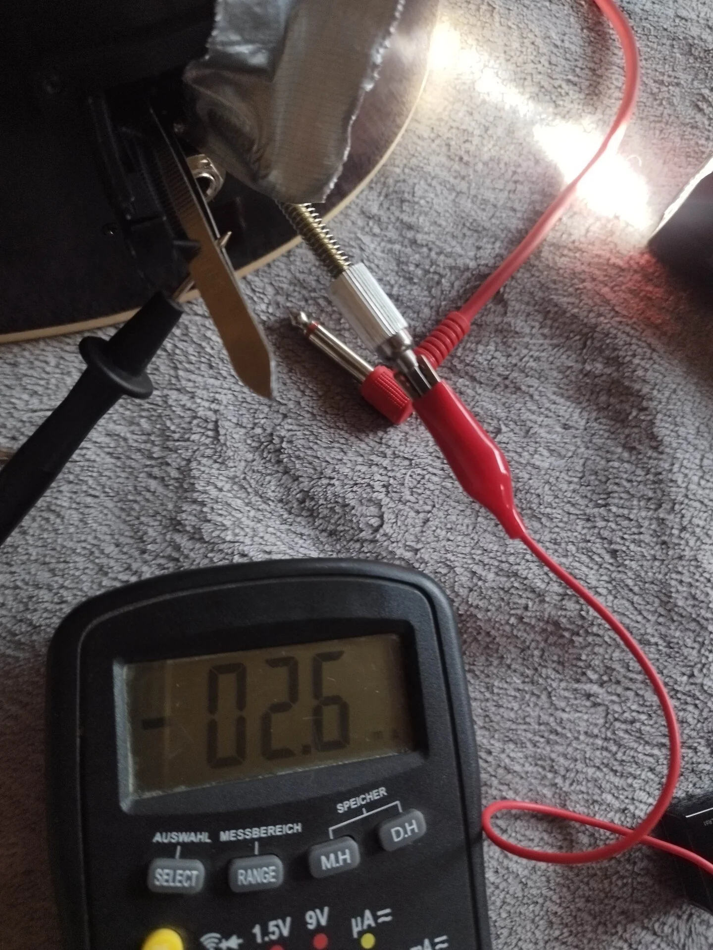 Epi ohne Klinke,  Tuner on.webp