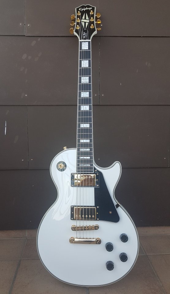 Epiphone Les Paul Custom 01_K.jpg