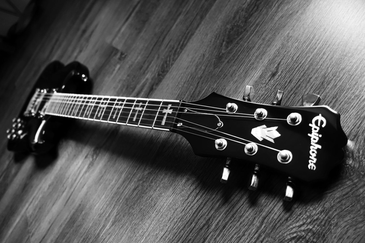 Epiphone-SG-Iommi-2-sw.jpg
