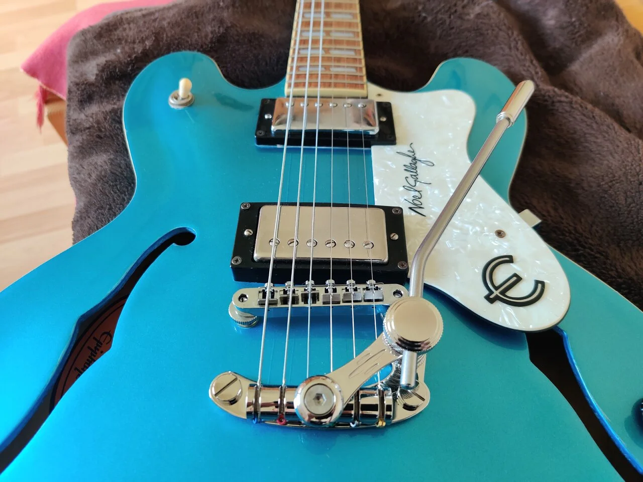 Epiphone Supernova with Duesenberg Les Trem II.jpg