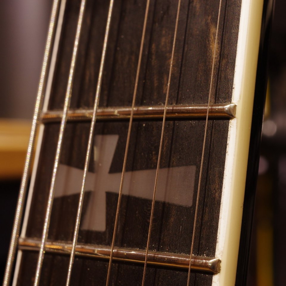Epiphone Tony Iommi 01.jpg