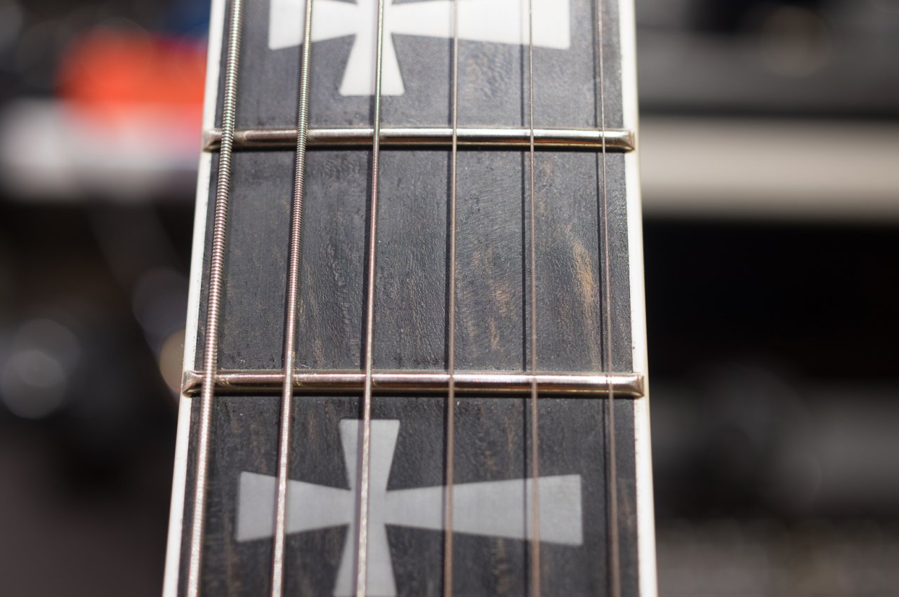 Epiphone Tony Iommi 01.jpg