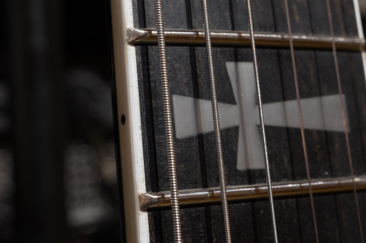 Epiphone Tony Iommi 06.jpg