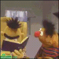 ernie_lacht_bert_guckt.gif