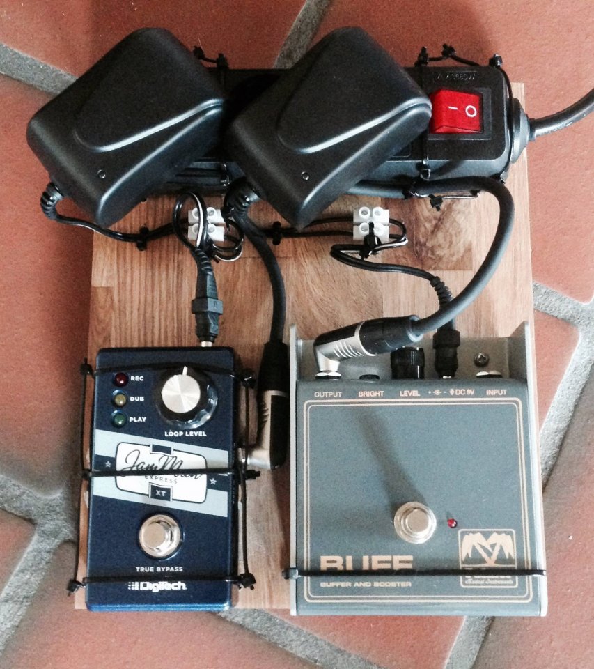 erstes DIY Pedalboard.jpg