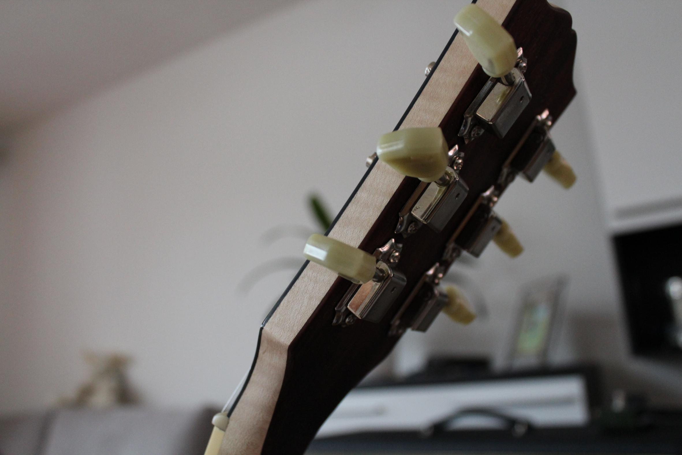 255352d1357495567-gibson-les-paul-neuer-hals-als-custom-order-bergfels-img_0989.jpg