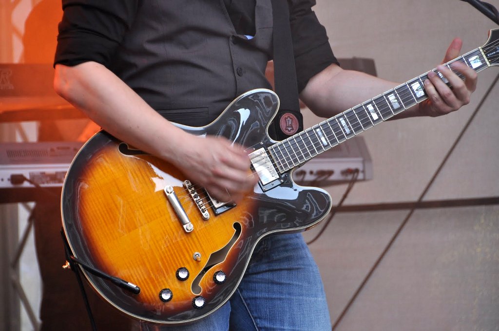 188301d1312200796-epiphone-sheraton-ii-deluxe-hat-die-sonst-noch-jemand-sheraton2_deluxe_modded.jpg
