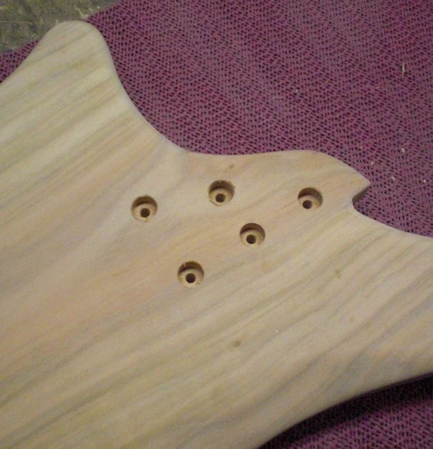 138695d1265579216-projekt-des-dudes-vierter-eigenbau-icebass-ib12-02-halsbefestigung2.jpg