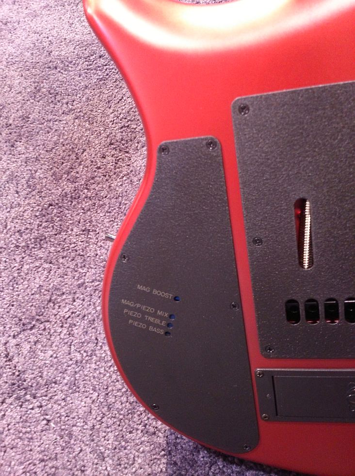 332015d1393885611-namm-reloaded-musiker-board-besucht-die-namm-2014-music-man-majesty-red-body-back.jpg