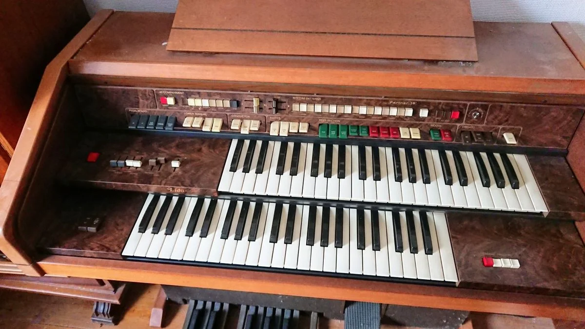 Farfisa Lido.jpg