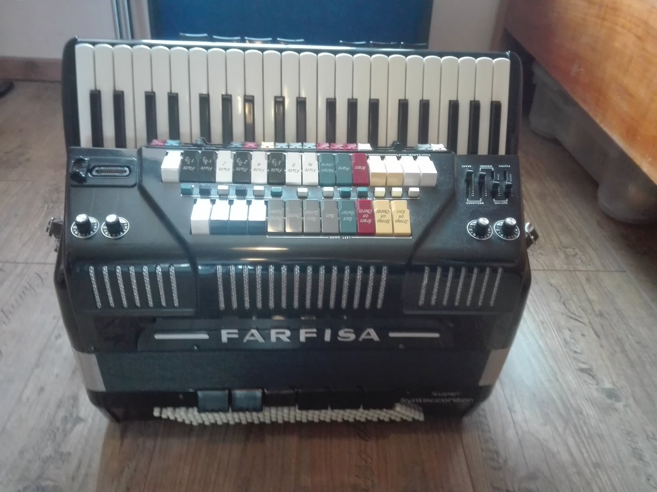 Farfisa Super Syntaccordion.jpg
