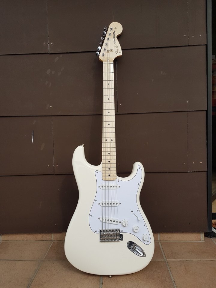 Fender 70s Stratocaster 001_K.jpg