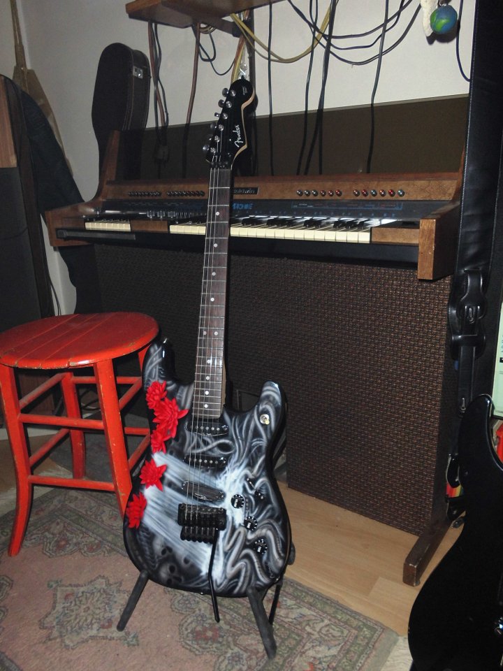 Fender Aerodyne Strat_total-02.JPG