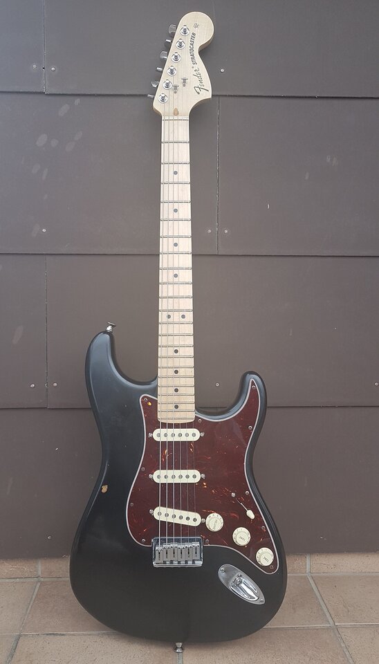 Fender Billy Corgan Stratocaster 01_K.jpg