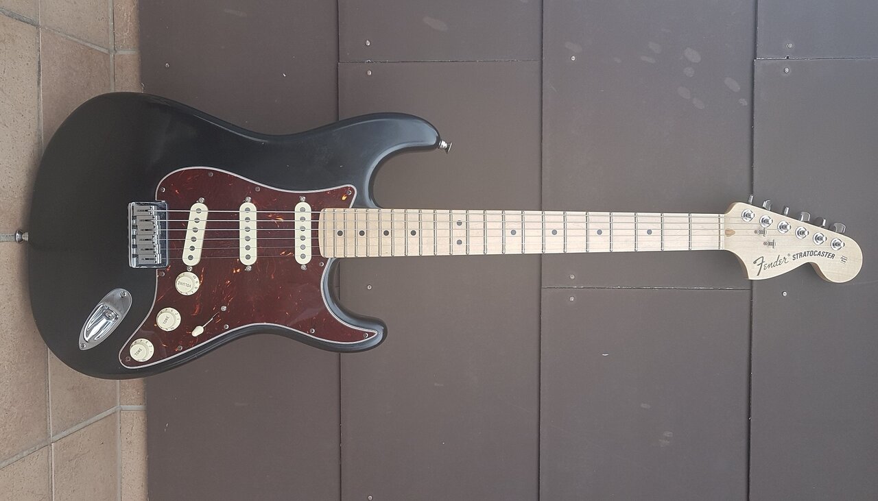 Fender Billy Corgan Stratocaster 01_K_Lackabplatzer.jpg