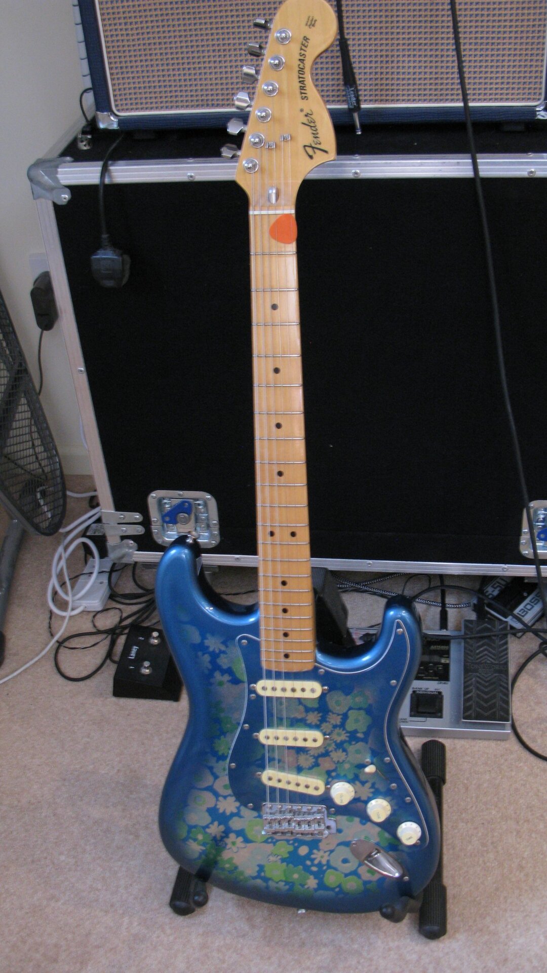 Fender Blue Flower Strat 1984_1987.jpg