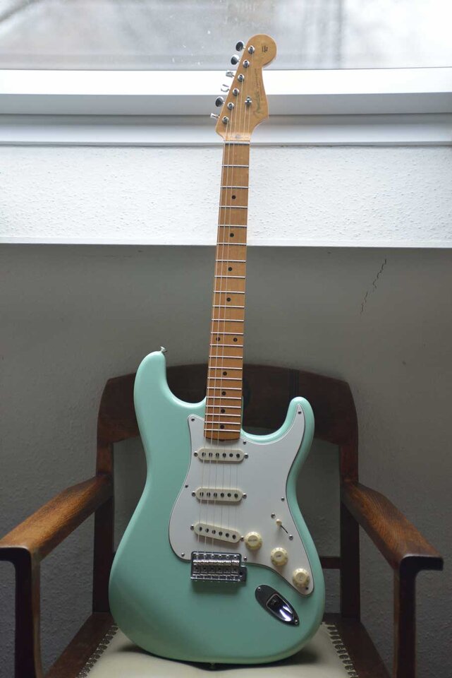 Fender Classic Series 50 Strat MN SG .jpg