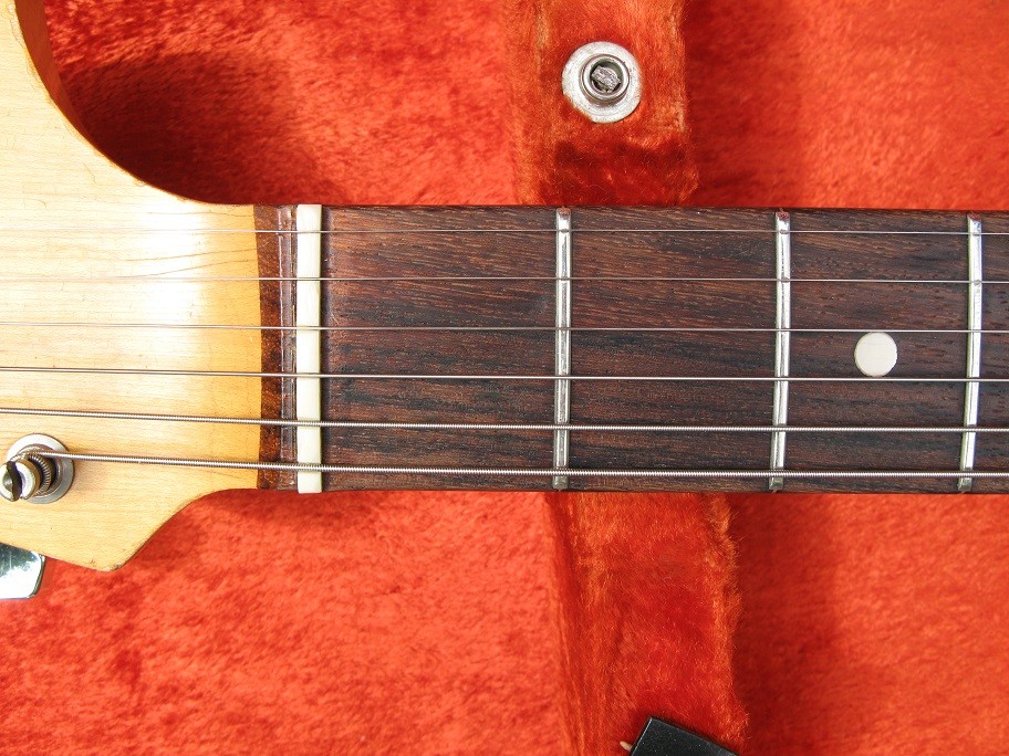 Fender Musicmaster 004_K.jpg
