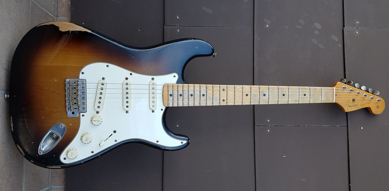 Fender Road Worn Straocaster 02_quer.jpg