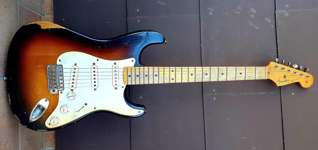 Fender Road Worn Straocaster 03_quer.jpg