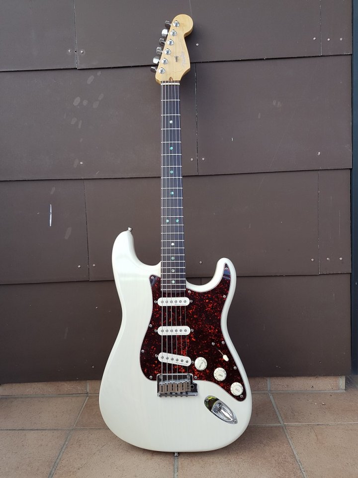 Fender Straocaster American Deluxe 001_K.jpg