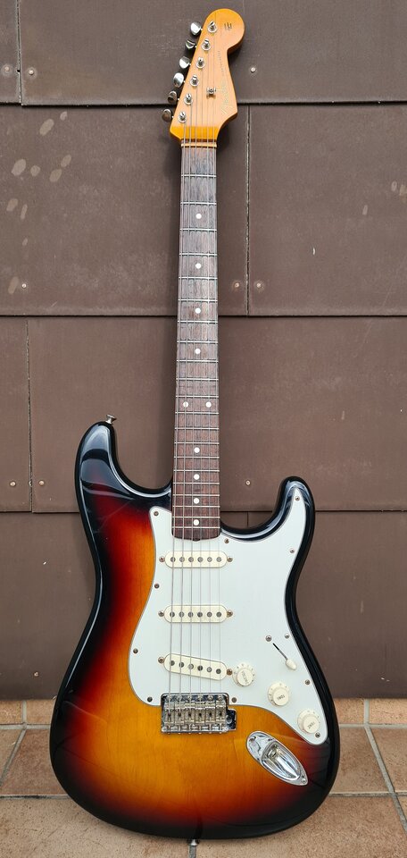 Fender Stratocaster Classic Series 01_K.jpg