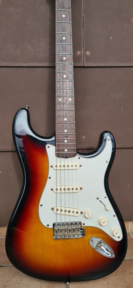 Fender Stratocaster Classic Series 02_K.jpg