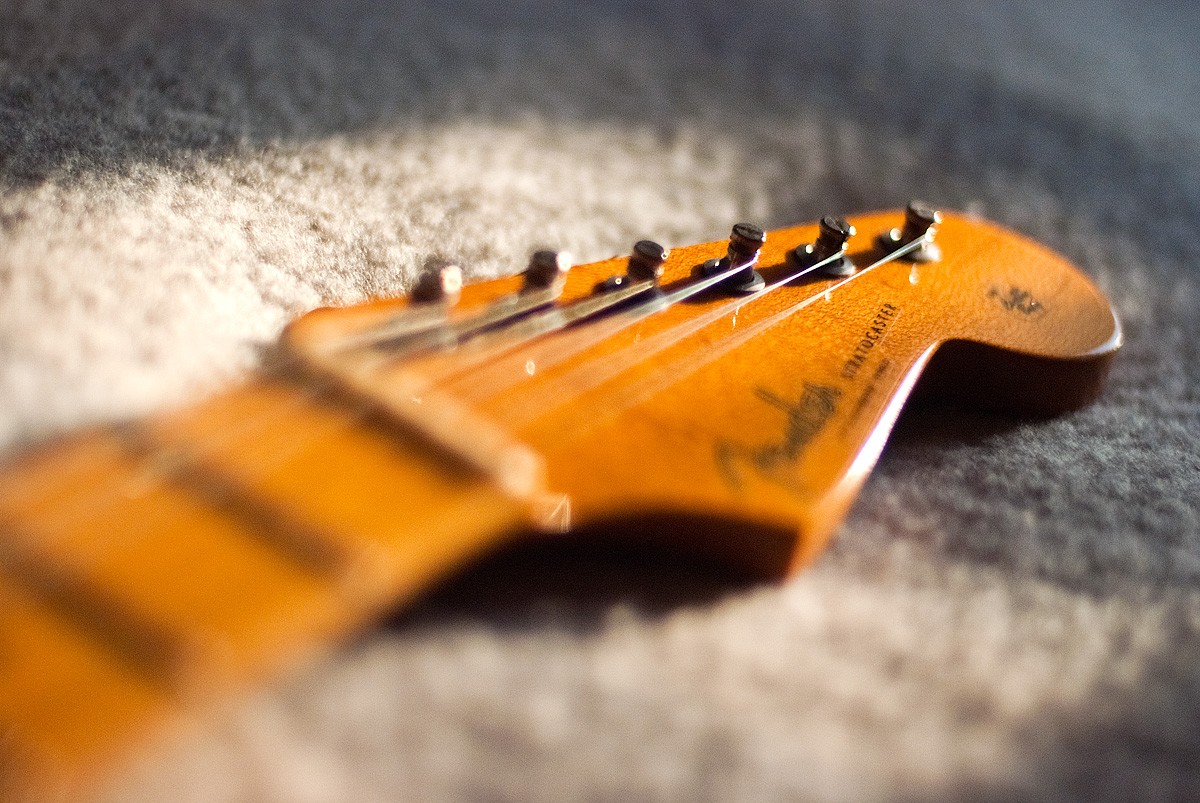 Fender-Stratocaster-EJ-Headstock-1.jpg