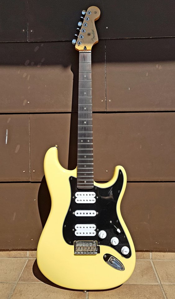 Fender Stratocaster HSH 004_K.jpg