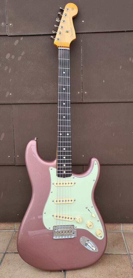 Fender Stratocaster Vintera Mod 60s 02_K.jpg